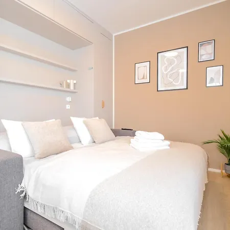 Bright 2br - 8th Floor, Balcony, Free Parking - By Gravity Appartement *