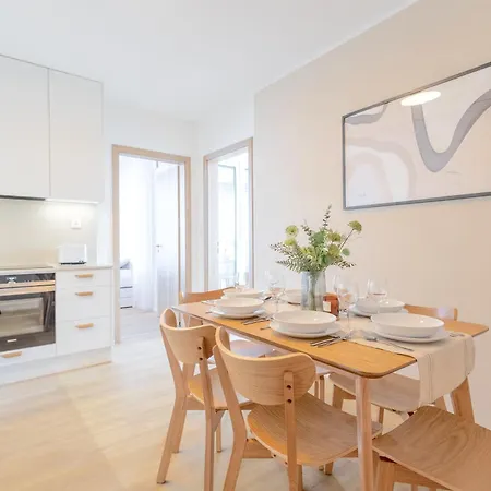 アパート Bright 2br - 8th Floor, Balcony, Free Parking - By Gravity プラハ