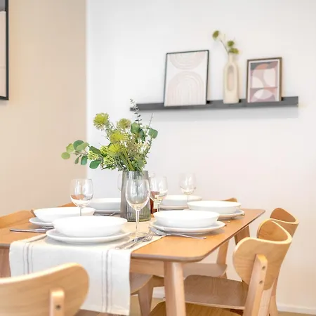 Apartman Bright 2br - 8th Floor, Balcony, Free Parking - By Gravity