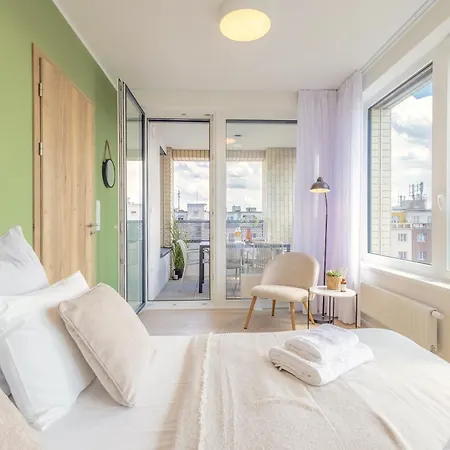 Bright 2br - 8th Floor, Balcony, Free Parking - By Gravity * Πράγα