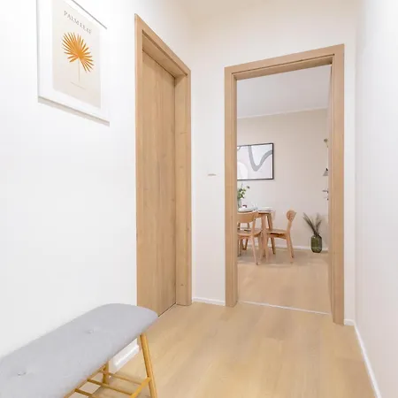 Bright 2br - 8th Floor, Balcony, Free Parking - By Gravity Prague