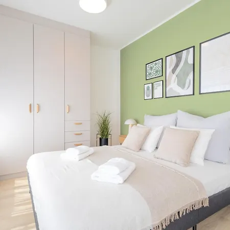 Bright 2br - 8th Floor, Balcony, Free Parking - By Gravity Appartement Prague