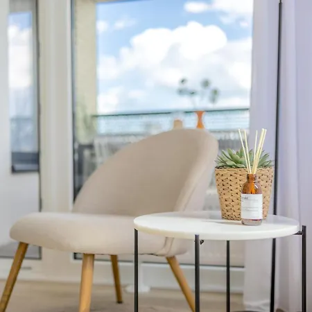 Bright 2br - 8th Floor, Balcony, Free Parking - By Gravity Praga