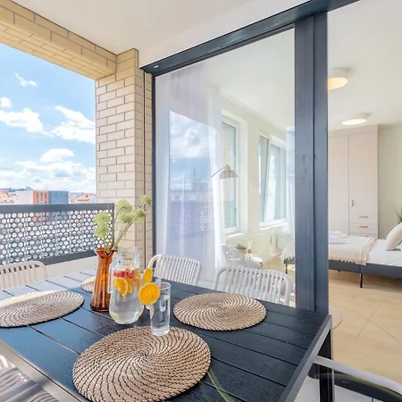 Bright 2br - 8th Floor, Balcony, Free Parking - By Gravity * Πράγα