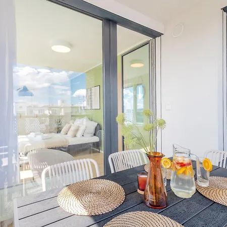 Bright 2br - 8th Floor, Balcony, Free Parking - By Gravity アパート プラハ