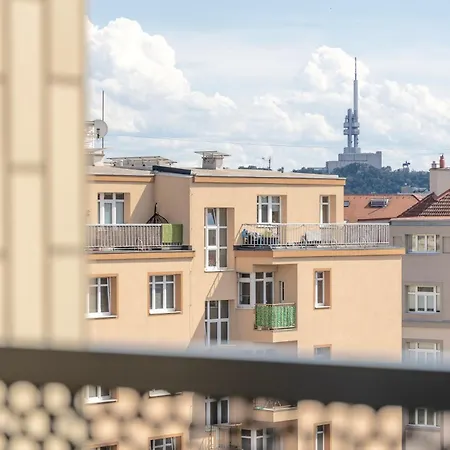 Bright 2br - 8th Floor, Balcony, Free Parking - By Gravity Apartment