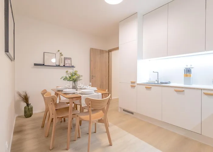 Bright 2br - 8th Floor, Balcony, Free Parking - By Gravity Apartamento Praga