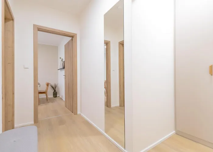 Bright 2br - 8th Floor, Balcony, Free Parking - By Gravity Διαμέρισμα