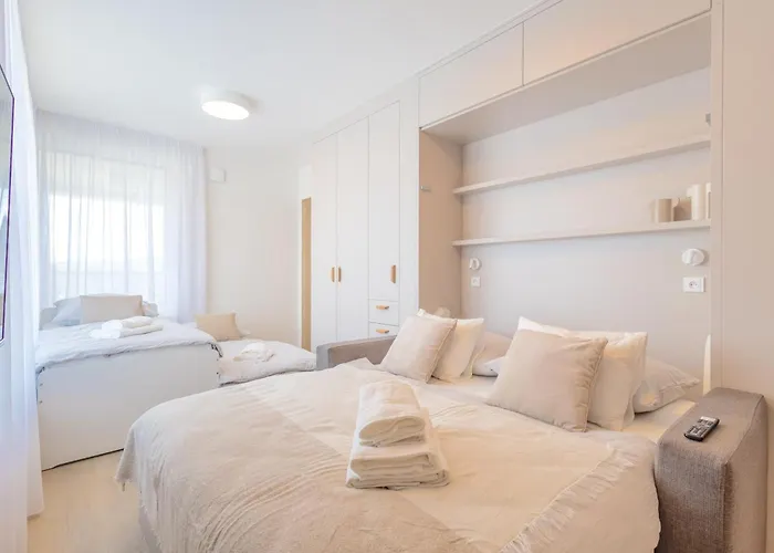 Apartamento Bright 2br - 8th Floor, Balcony, Free Parking - By Gravity Praga