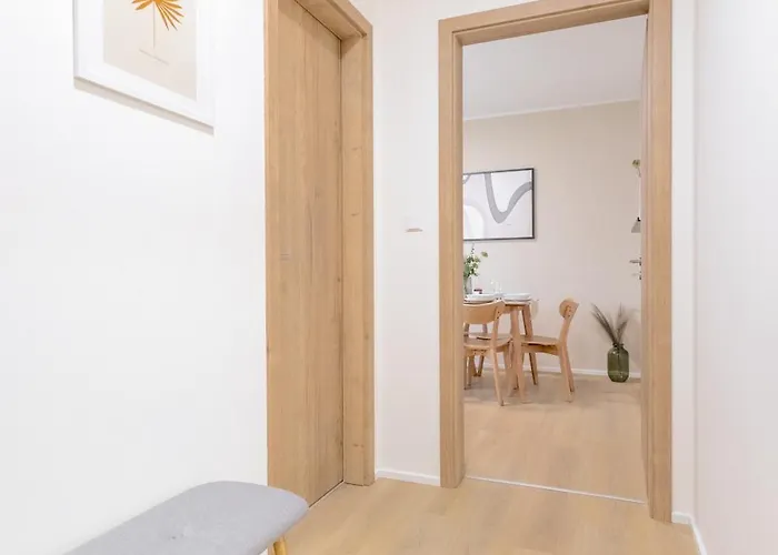 Bright 2br - 8th Floor, Balcony, Free Parking - By Gravity 프라하