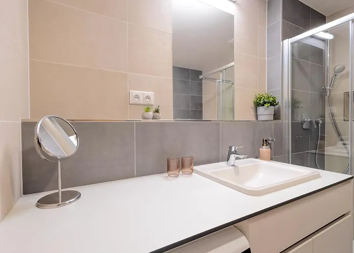 Apartamento Bright 2br - 8th Floor, Balcony, Free Parking - By Gravity Praga