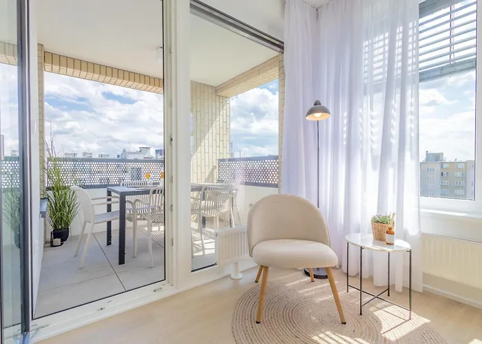 아파트 Bright 2br - 8th Floor, Balcony, Free Parking - By Gravity