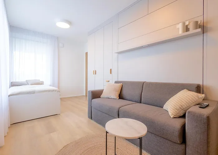 Apartamento Bright 2br - 8th Floor, Balcony, Free Parking - By Gravity Praga