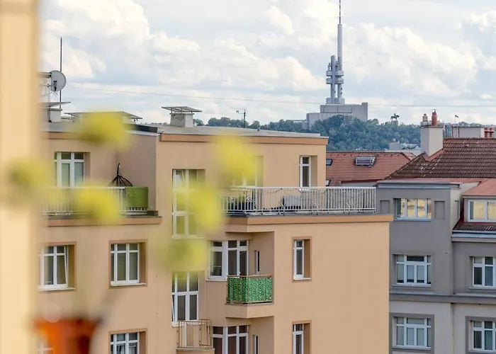 Bright 2br - 8th Floor, Balcony, Free Parking - By Gravity Praga