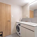 Bright 2br - 8th Floor, Balcony, Free Parking - By Gravity Apartmán Praha
