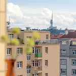 Bright 2br - 8th Floor, Balcony, Free Parking - By Gravity Praha
