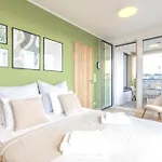 Bright 2br - 8th Floor, Balcony, Free Parking - By Gravity Apartmán