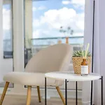 Bright 2br - 8th Floor, Balcony, Free Parking - By Gravity Praha