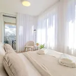 Apartmán Bright 2br - 8th Floor, Balcony, Free Parking - By Gravity Praha