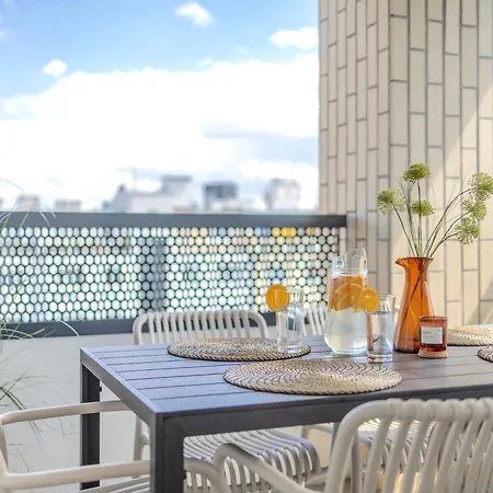 Lejlighed Bright 2br - 8th Floor, Balcony, Free Parking - By Gravity