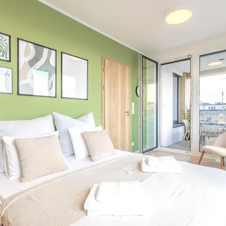 Bright 2br - 8th Floor, Balcony, Free Parking - By Gravity Apartman