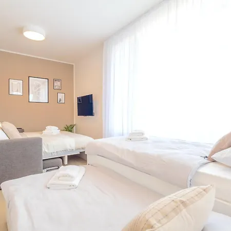 Apartman Bright 2br - 8th Floor, Balcony, Free Parking - By Gravity *