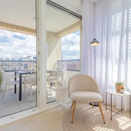 Apartmán Bright 2br - 8th Floor, Balcony, Free Parking - By Gravity